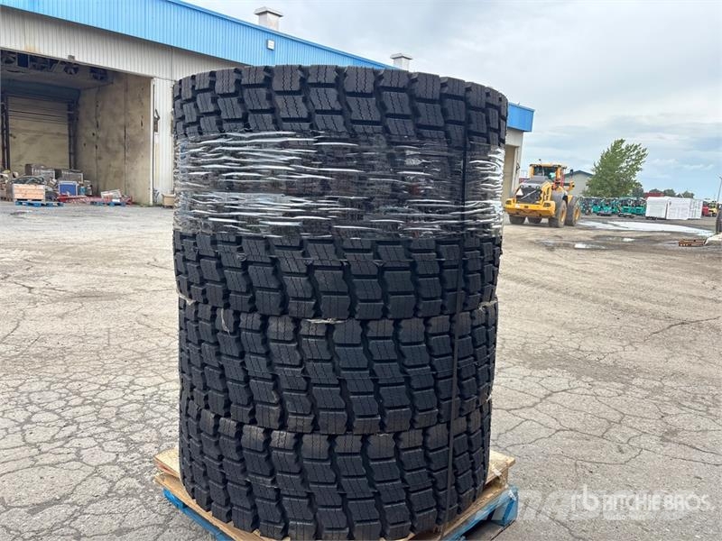  Quantity of (4) Beaver 17.5R25 Tires Gume, točkovi i felne