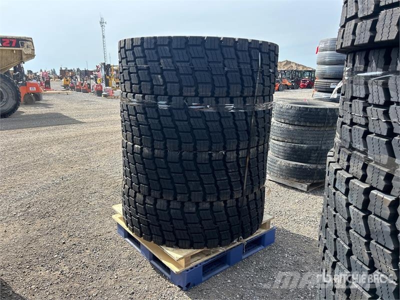 Quantity of (4) Beaver 17.5R25 Radial Tires (Unuse Gume, točkovi i felne