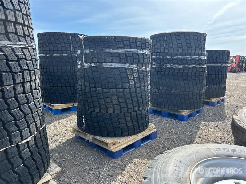 Quantity of (4) Beaver 17.5R25 Radial Tires (Unuse Gume, točkovi i felne