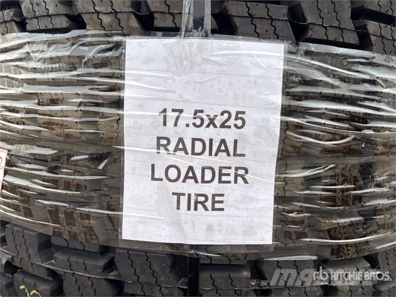  Quantity of (4) Beaver 17.5R25 Tires Gume, točkovi i felne