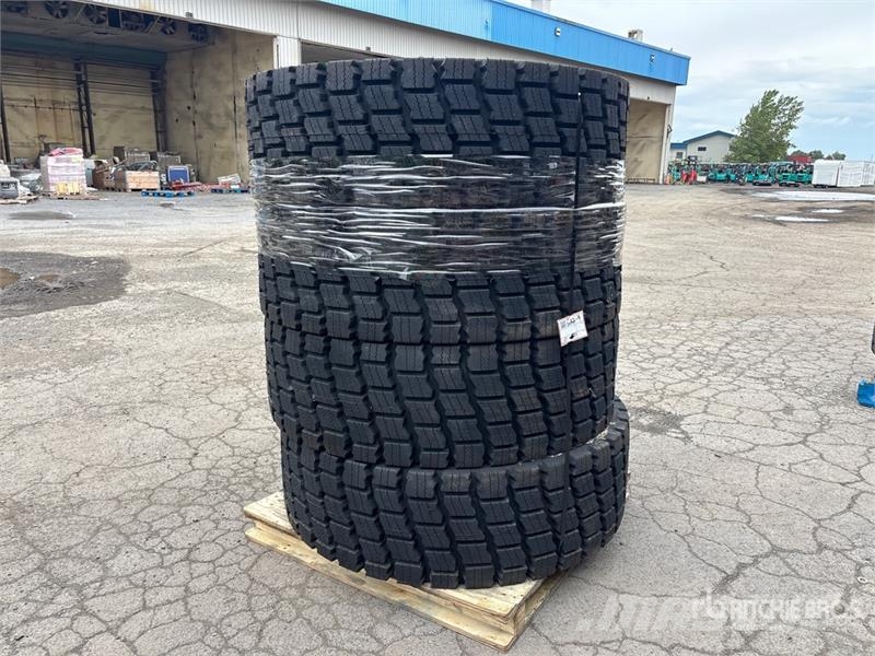  Quantity of (4) Beaver 17.5R25 Tires Gume, točkovi i felne