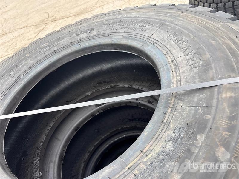  Quantity of (4) Beaver 17.5R25 Tires Gume, točkovi i felne