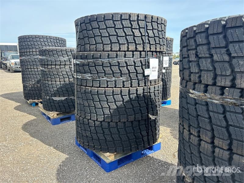 Quantity of (4) Beaver 20.5R25 Radial Tires (Unuse Gume, točkovi i felne