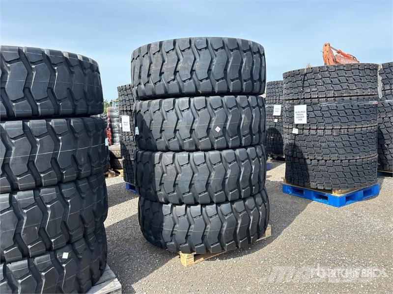 Quantity of (4) Beaver 23.5R25 Radial Tires (Unuse Gume, točkovi i felne