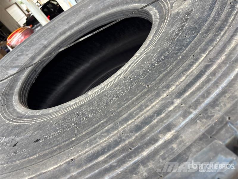 Quantity of (4) Beaver 20.5R25 Tires Gume, točkovi i felne