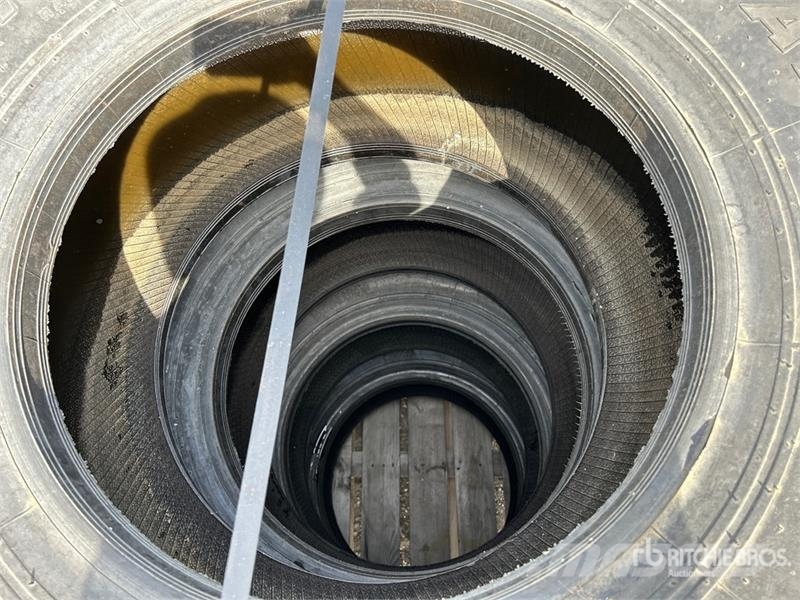Quantity of (4) Beaver 20.5R25 Radial Tires (Unuse Gume, točkovi i felne