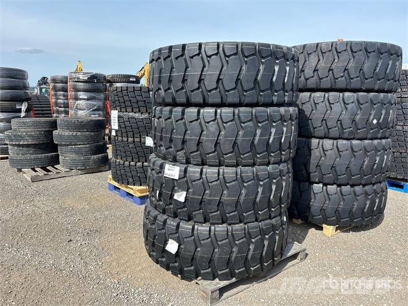 Quantity of (4) Beaver 20.5R25 Radial Tires (Unuse Gume, točkovi i felne