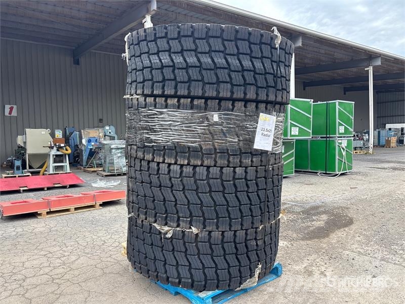 Quantity of (4) Beaver 23.5R25 Tires Gume, točkovi i felne