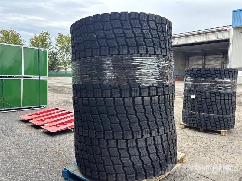 Quantity of (4) Beaver 20.5R25 Tires Gume, točkovi i felne