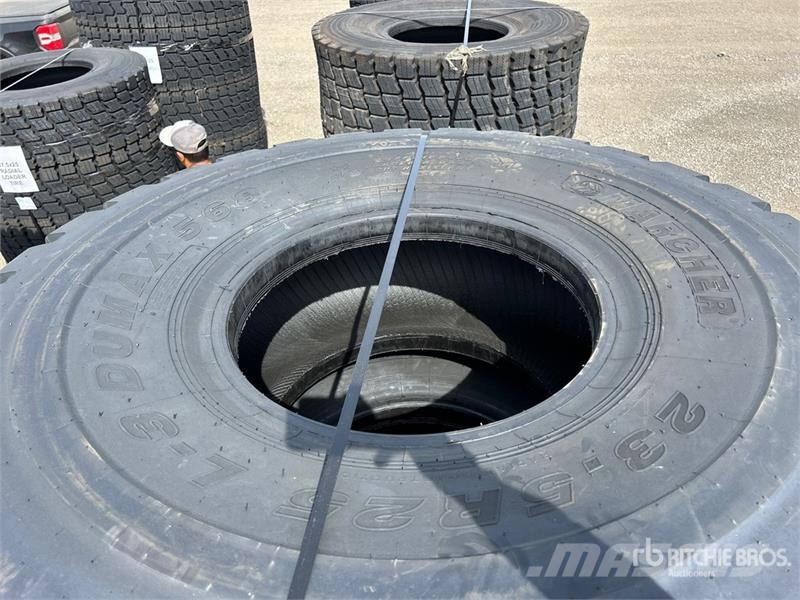 Quantity of (4) Beaver 23.5R25 Radial Tires (Unuse Gume, točkovi i felne