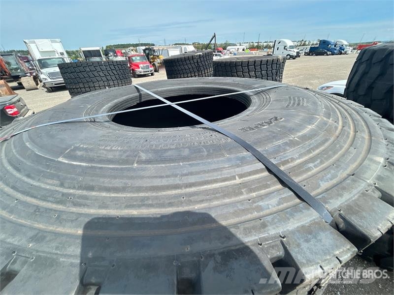 Quantity of (4) Beaver 20.5R25 Radial Tires (Unuse Gume, točkovi i felne