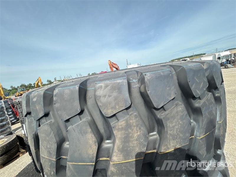 Quantity of (4) Beaver 23.5R25 Radial Tires (Unuse Gume, točkovi i felne