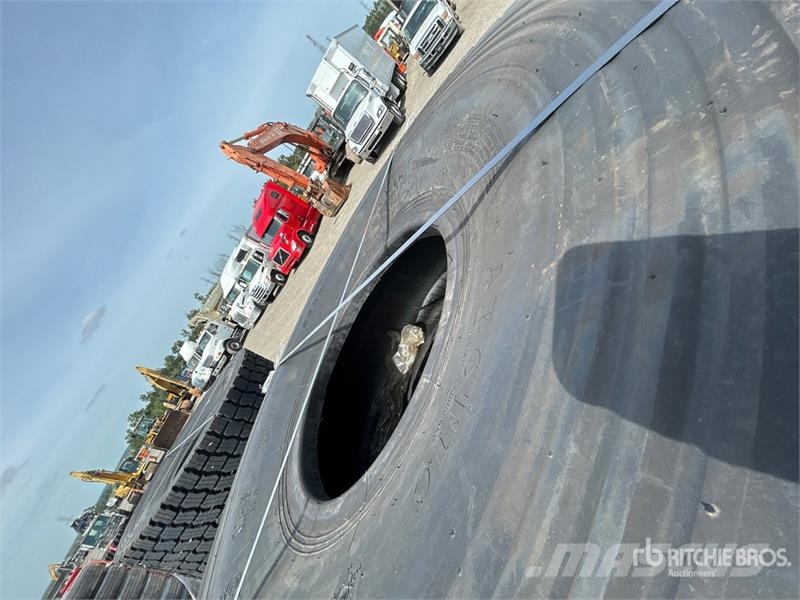  Quantity of (4) Beaver 24.5x25 Radial Tires (Unuse Gume, točkovi i felne
