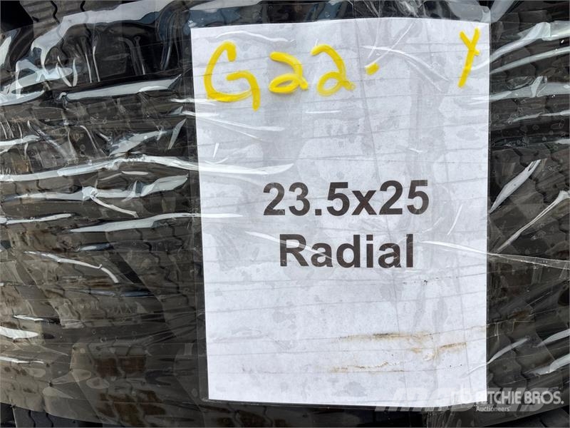 Quantity of (4) Beaver 23.5R25 Tires Gume, točkovi i felne