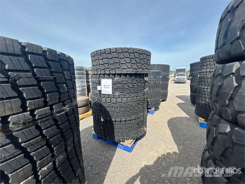 Quantity of (4) Beaver 20.5R25 Radial Tires (Unuse Gume, točkovi i felne