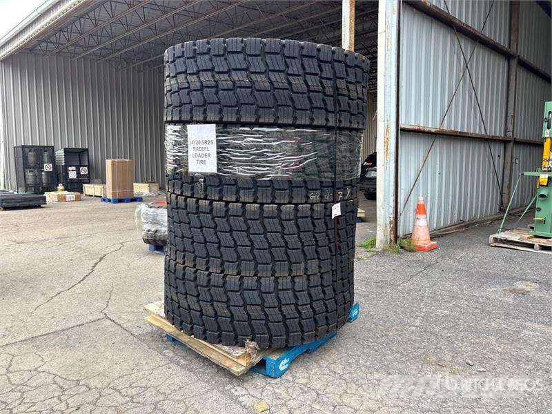 Quantity of (4) Beaver 20.5R25 Tires Gume, točkovi i felne
