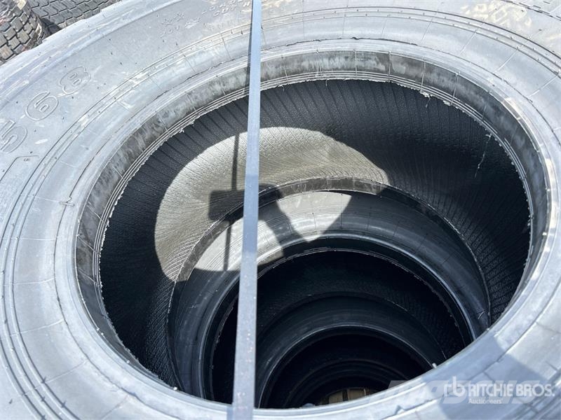 Quantity of (4) Beaver 23.5R25 Radial Tires (Unuse Gume, točkovi i felne