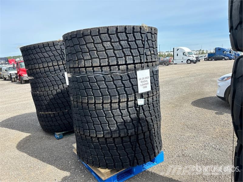 Quantity of (4) Beaver 20525E3L3 20.5R25 Wheel Loa Gume, točkovi i felne
