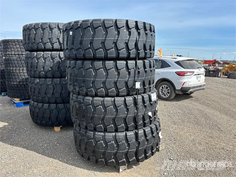 Quantity of (4) Beaver 20.5R25 Radial Tires (Unuse Gume, točkovi i felne