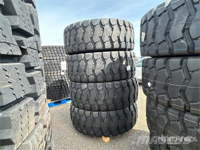Quantity of (4) Beaver 23.5R25 Radial Tires (Unuse Gume, točkovi i felne