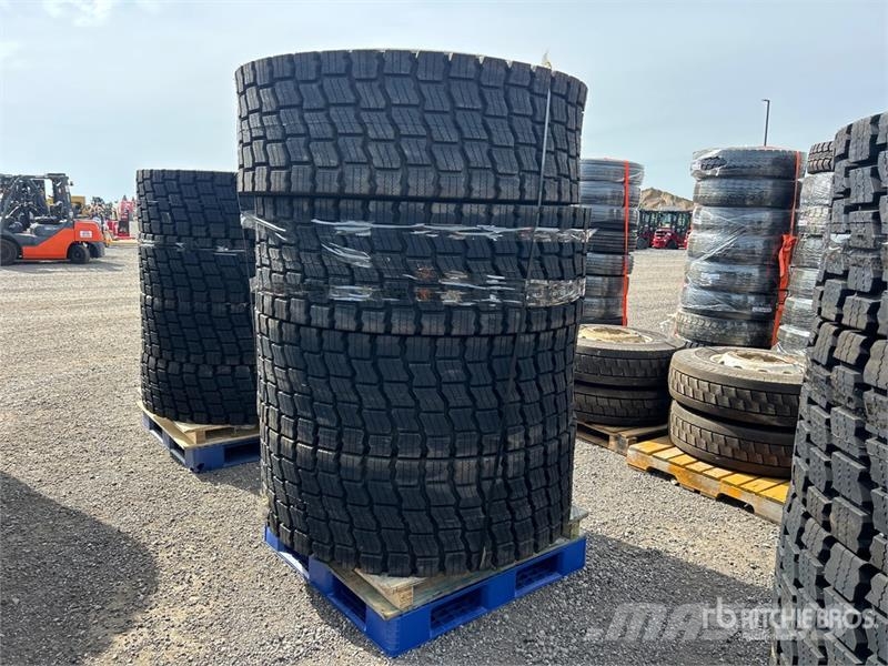 Quantity of (4) Beaver 20.5R25 Radial Tires (Unuse Gume, točkovi i felne
