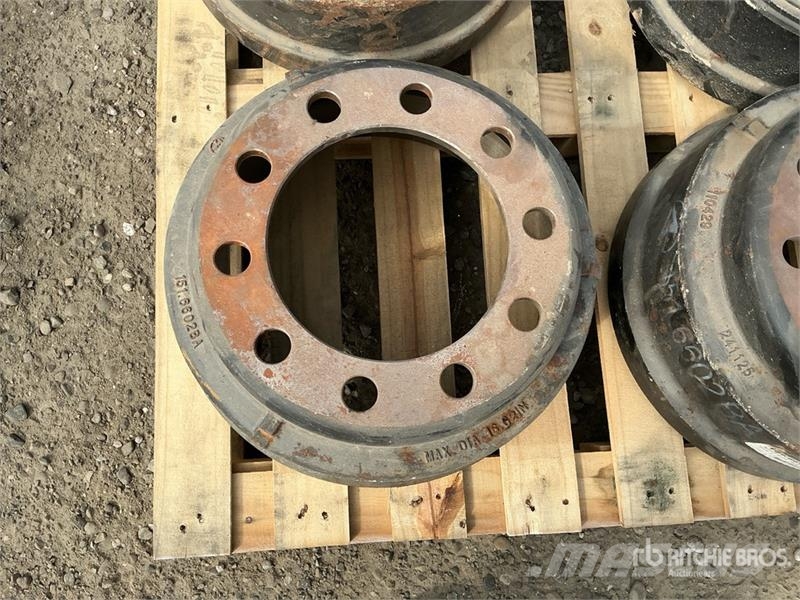Quantity of (4) Brake Drums Inne akcesoria