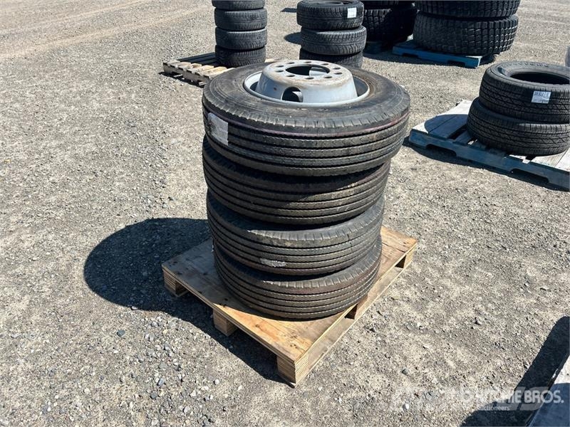 Quantity of (4) Bridgestone 215/75R17.5 Tires Tyres, wheels and rims