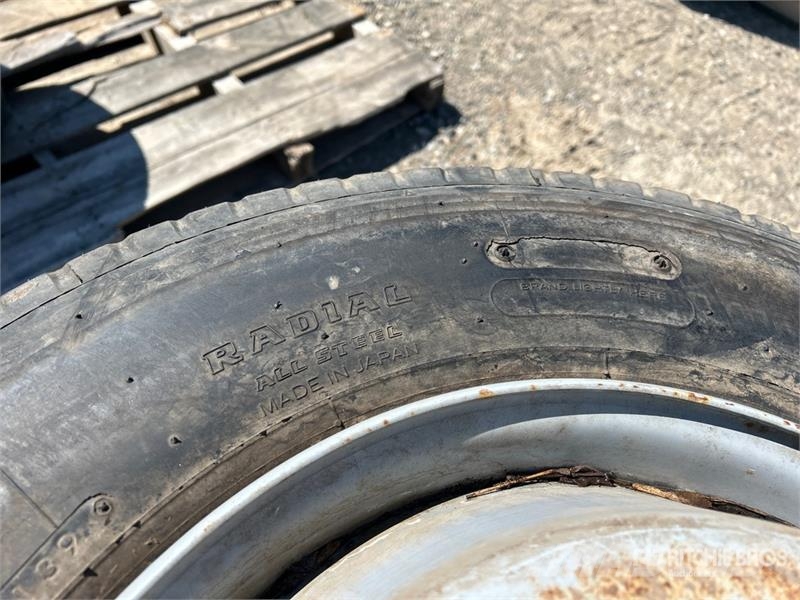 Quantity of (4) Bridgestone 215/75R17.5 Tires Tyres, wheels and rims