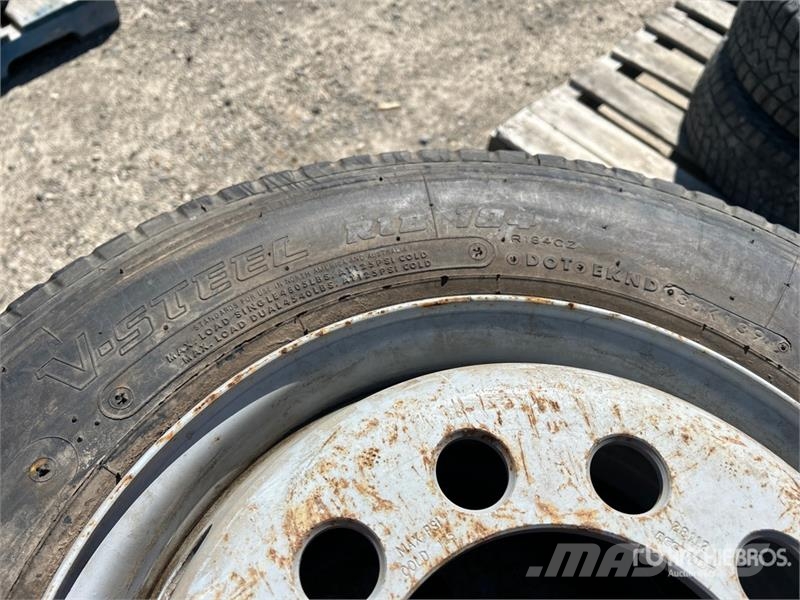Quantity of (4) Bridgestone 215/75R17.5 Tires Tyres, wheels and rims
