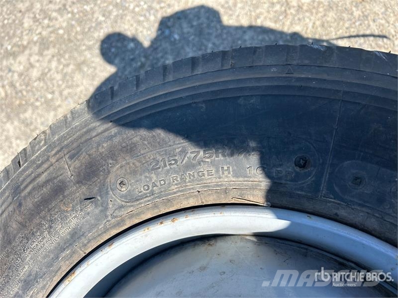 Quantity of (4) Bridgestone 215/75R17.5 Tires Tyres, wheels and rims