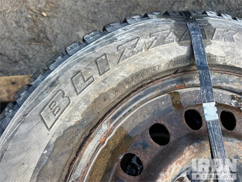 Quantity of (4) Brigestone Blizzak 225/65R17 Tires Tyres, wheels and rims