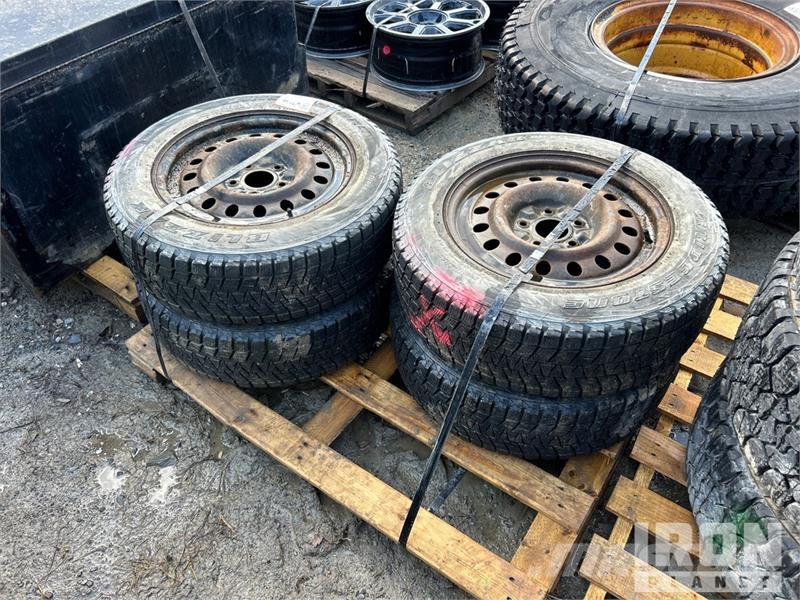 Quantity of (4) Brigestone Blizzak 225/65R17 Tires Tyres, wheels and rims
