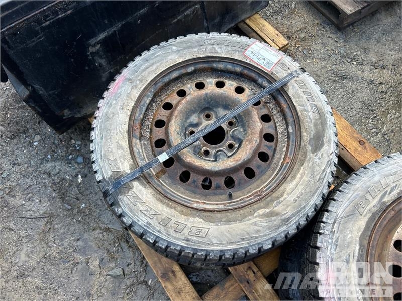 Quantity of (4) Brigestone Blizzak 225/65R17 Tires Tyres, wheels and rims