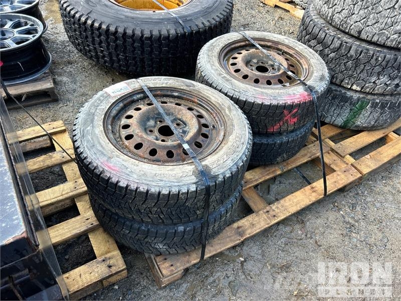 Quantity of (4) Brigestone Blizzak 225/65R17 Tires Tyres, wheels and rims