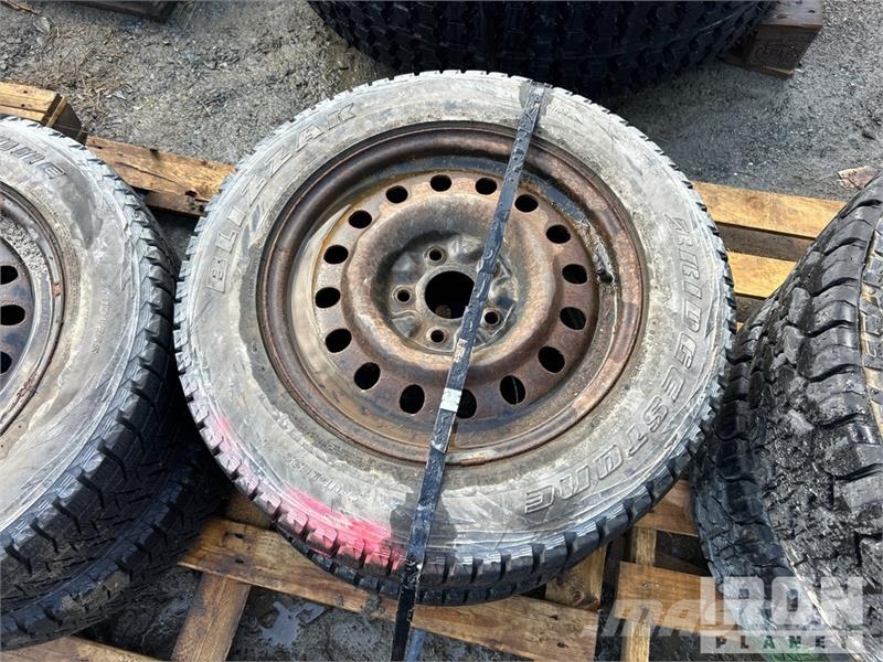 Quantity of (4) Brigestone Blizzak 225/65R17 Tires Tyres, wheels and rims