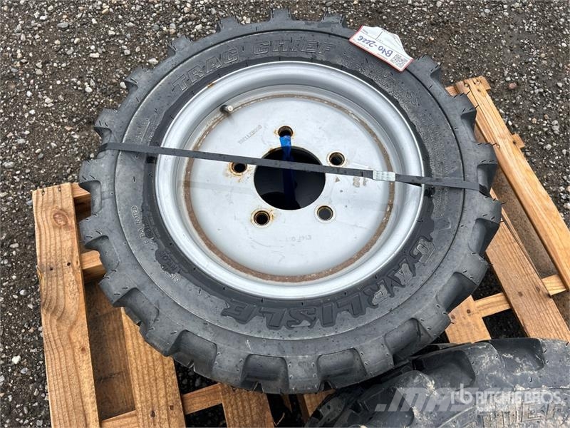 Quantity of (4) CARLISLE 25 x 8.50-14SS Tires Opony, koła i felgi