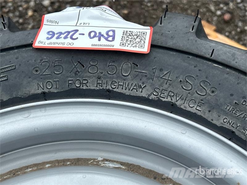 Quantity of (4) CARLISLE 25 x 8.50-14SS Tires Opony, koła i felgi