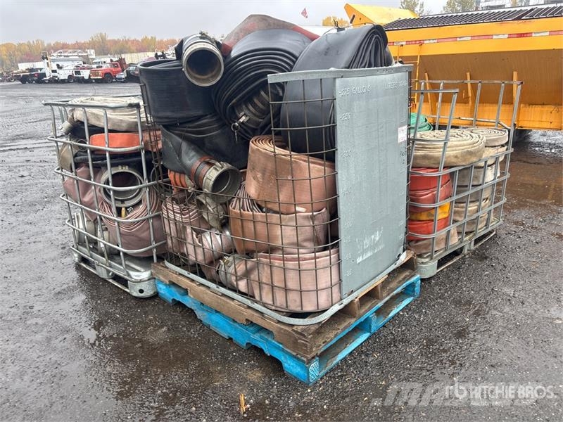 Quantity of (4) Crates of Hose Andere Zubehörteile
