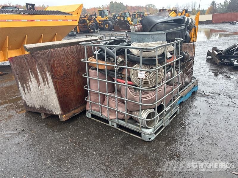 Quantity of (4) Crates of Hose Andere Zubehörteile