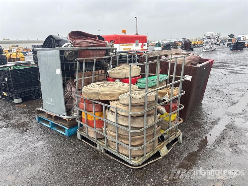 Quantity of (4) Crates of Hose Andere Zubehörteile