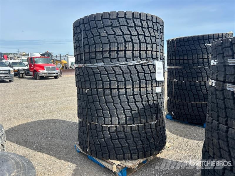 Quantity of (4) Dumax 23525D568 23.5R25 Radial Tir Gume, točkovi i felne
