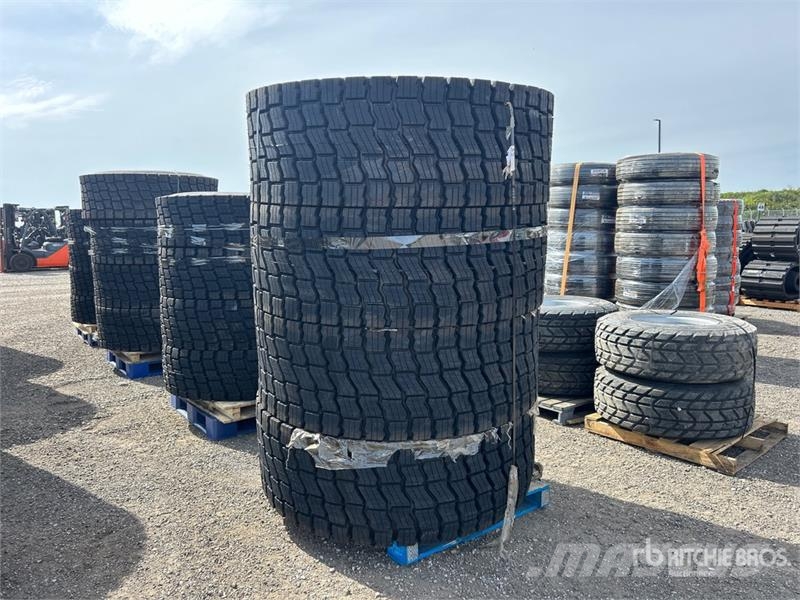 Quantity of (4) Dumax 23525D568 23.5R25 Radial Tir Gume, točkovi i felne