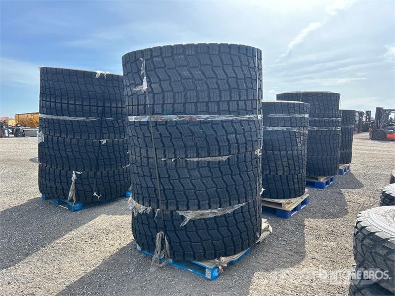 Quantity of (4) Dumax 23525D568 23.5R25 Radial Tir Gume, točkovi i felne
