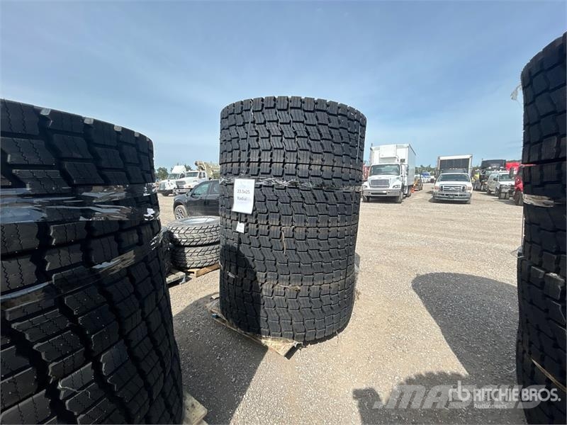 Quantity of (4) Dumax 23525D568 23.5R25 Radial Tir Gume, točkovi i felne