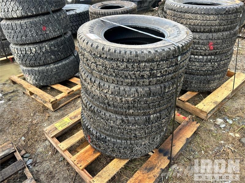Quantity of (4) Firestone Transforce A/T 265/70R17 Tyres, wheels and rims