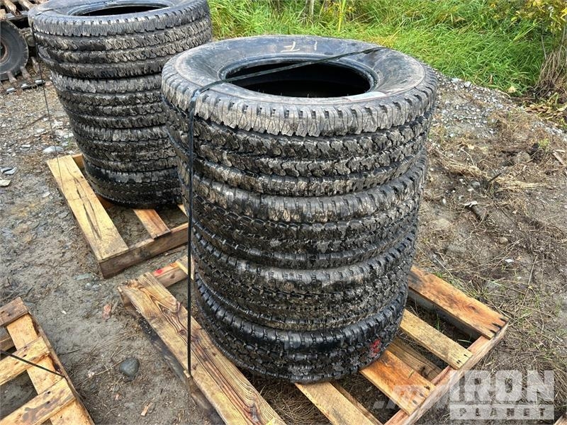 Quantity of (4) Firestone Transforce A/T 265/70R17 Tyres, wheels and rims