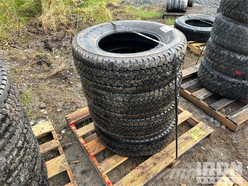 Quantity of (4) Firestone Transforce A/T 265/70R17 Tyres, wheels and rims