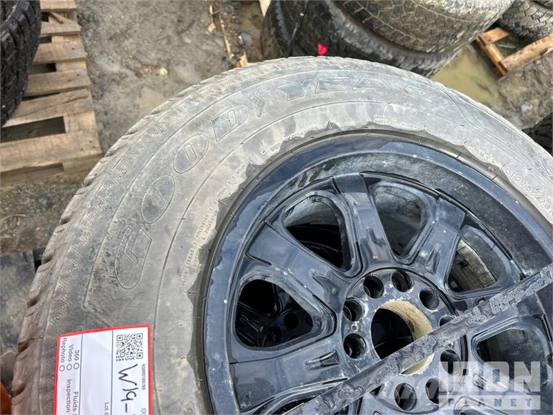 Quantity of (4) Goodyear ultra 275/70R18 Tires Tyres, wheels and rims