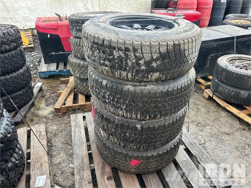 Quantity of (4) Goodyear ultra 275/70R18 Tires Tyres, wheels and rims