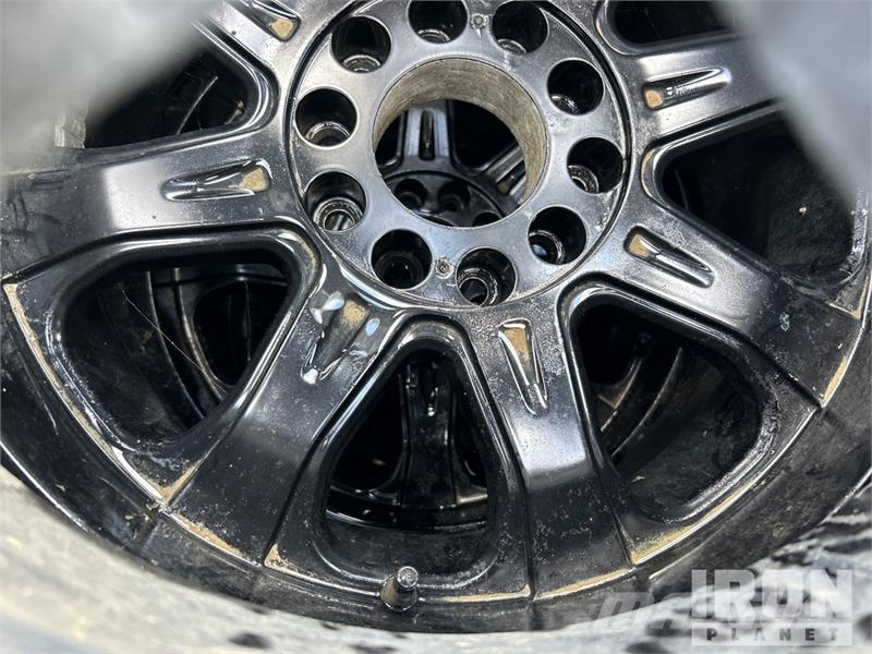 Quantity of (4) Goodyear ultra 275/70R18 Tires Tyres, wheels and rims